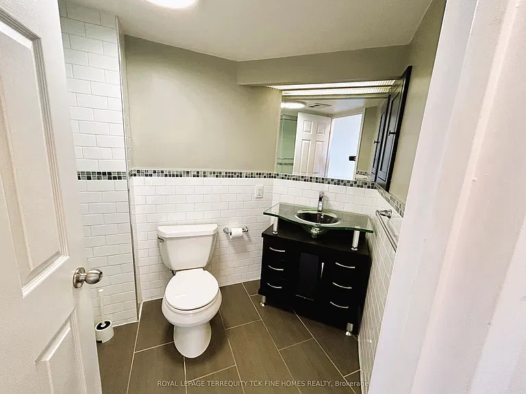 5 Concorde Pl #1810 — Photo 12