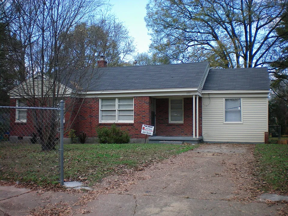 1558 Paullus Ave