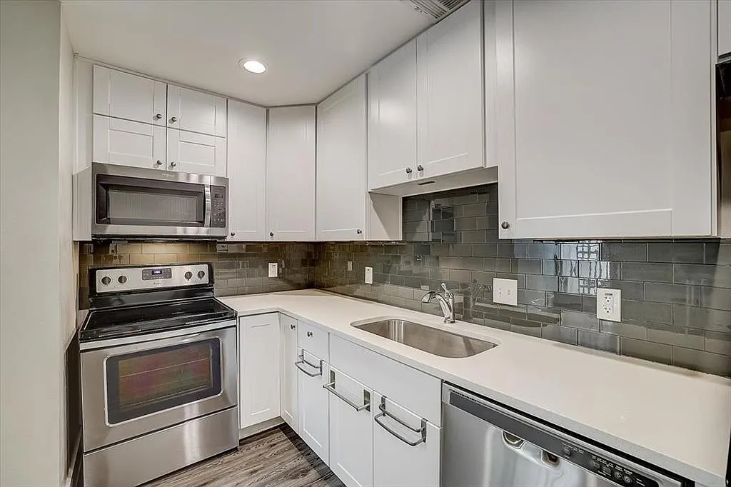 2 bed, 2.0 bath, 849 sqft, $1,500 — Photo 3