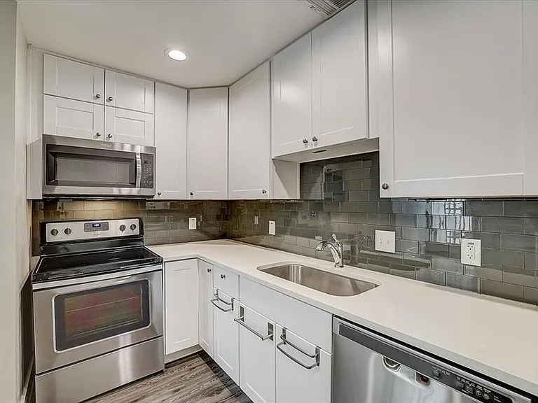 935 La Posada Dr #222 — Photo 3
