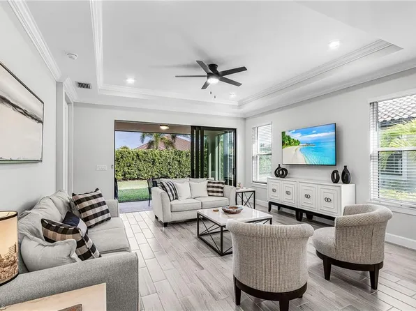 15561 Vittorio St, Naples, FL 34114