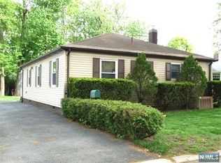 1 Hamil Ct, Clifton, NJ 07013