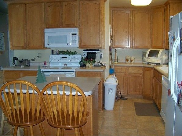 2nd image of 12702 S Gilbert Dr