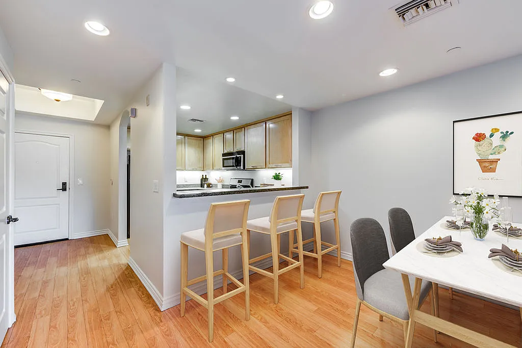 IMT BelaSera at Sherman Way — Photo 2