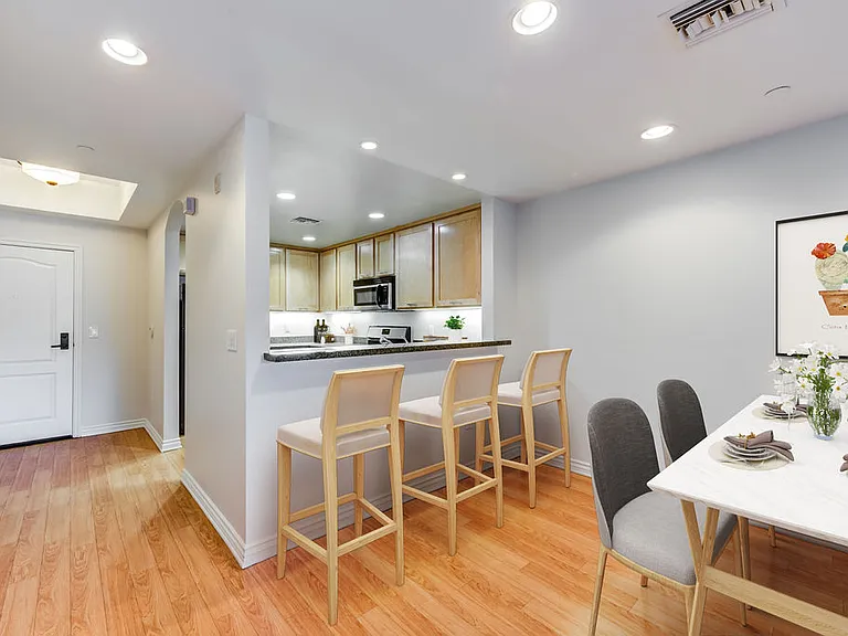 IMT BelaSera at Sherman Way — Photo 2