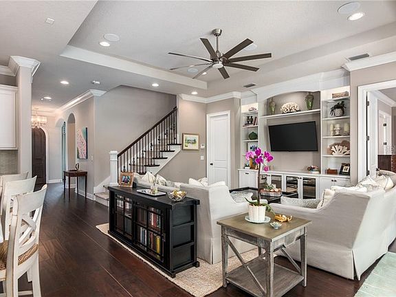 4th image of 481 Capri Way NE