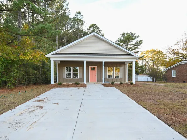 302 S Eastwood Dr, Benson, NC 27504