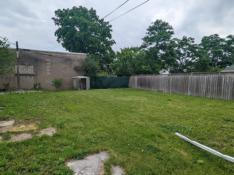 1 Admiral Rd — Photo 2
