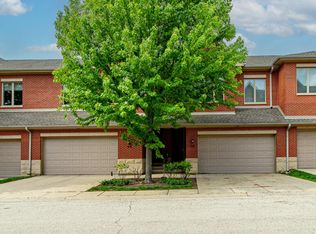 48 Northfield Ter, Wheeling, IL 60090