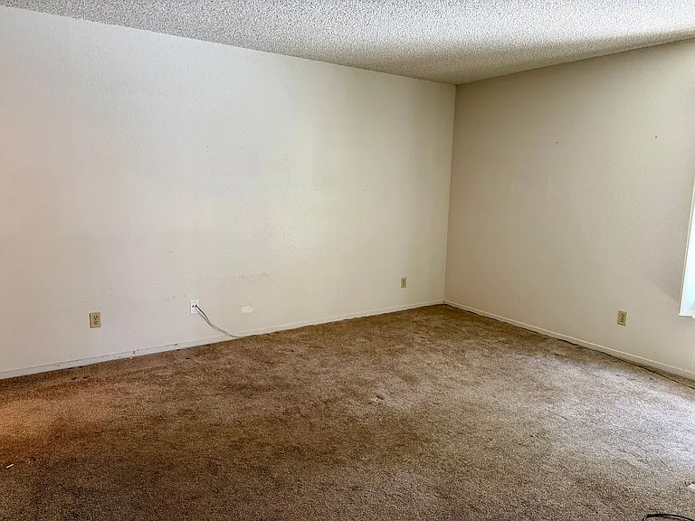 537 W Escalon Ave — Photo 15
