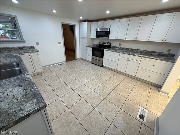 4th image of 11 Sherman St