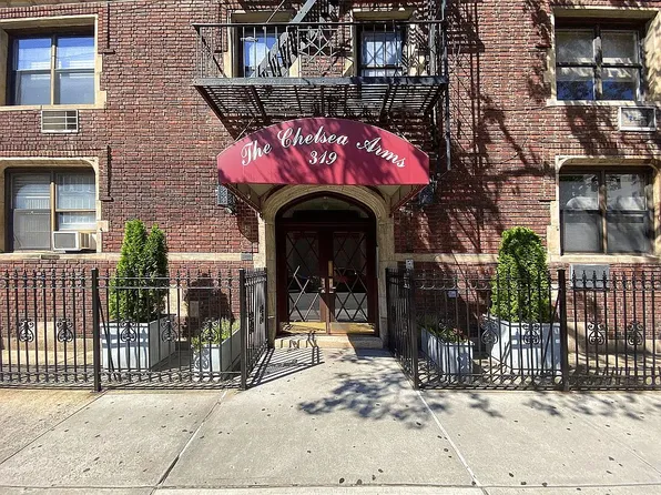 319 W 18th St #5K, New York, NY 10011