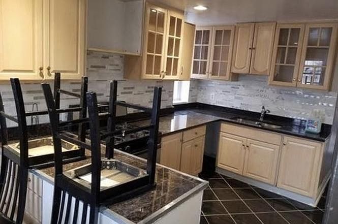 Granite and ceramic kitchen! Elegant backsplash!!