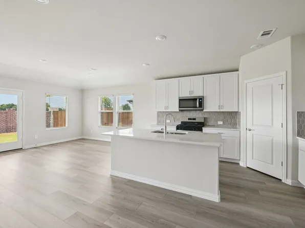 203 Whitlow Dr, McKinney, TX 75071