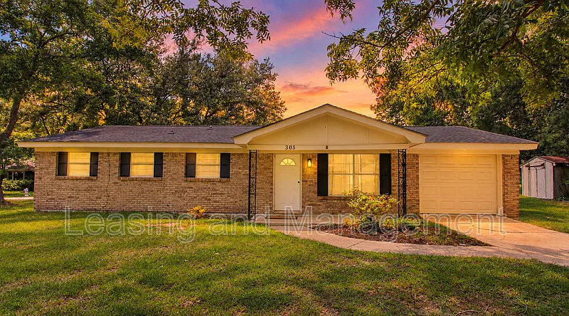 4 bed, 2.0 bath, 1134 sqft, $2,475 — Photo 2