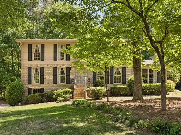 2450 Castle Ln NE, Marietta, GA 30062