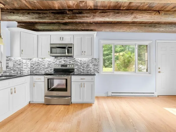 112 Lakeshore Dr, Holliston, MA 01746