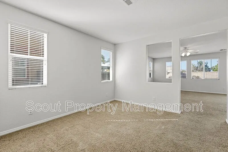 3 bed, 2.5 bath, 2180 sqft, $3,300 — Photo 2