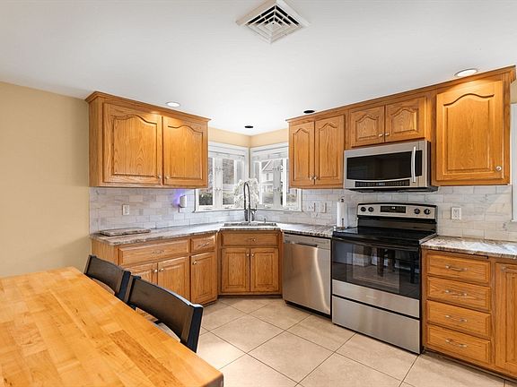 3rd image of 120 Sheridan St