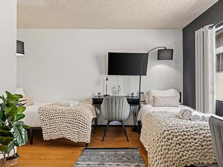 1823 Pelham Ave #6 — Photo 23