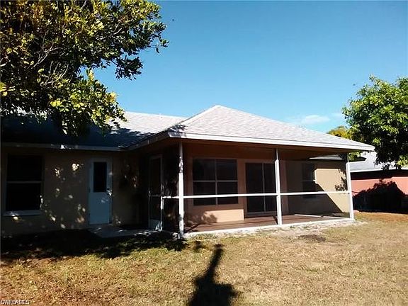 2nd image of 610 SW 28th Ter