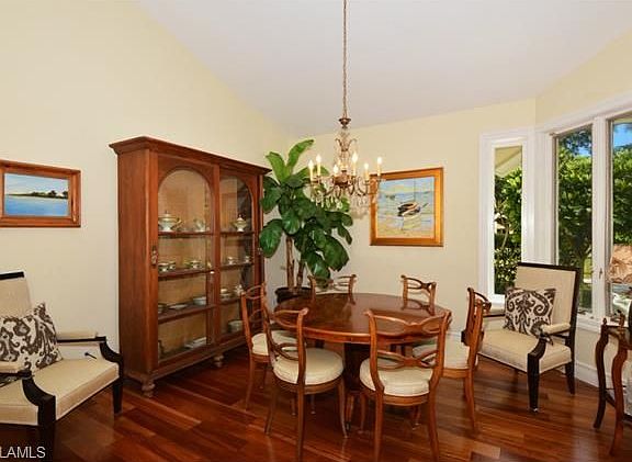 3rd image of 3839 Woodlake Dr
