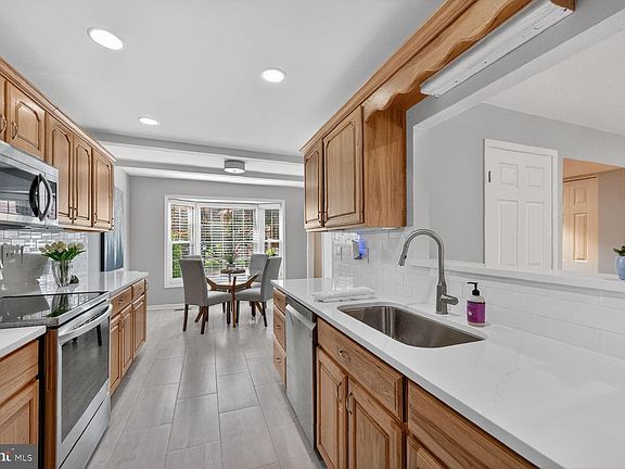 5th image of 1846 Golf View Ct