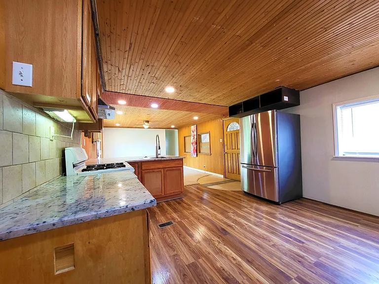 21531 Cherry Hollow Dr — Photo 8