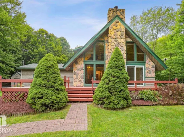 13404 Blueberry Ln, Otter Lake, MI 48464