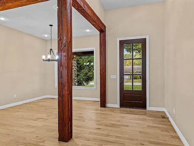 4 bed, 2218 sqft, $3,200 — Photo 4