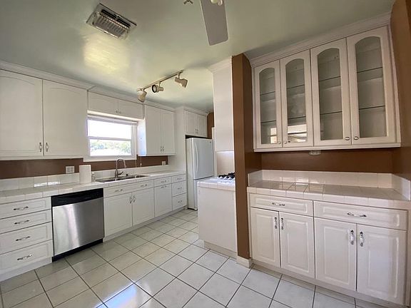 2nd image of 11511 Fidel Ave