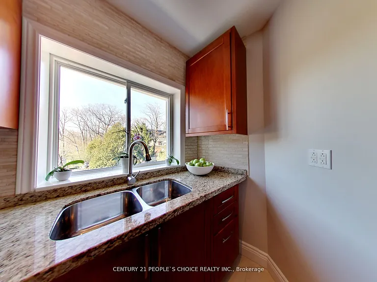 63 Stephen Dr — Photo 6