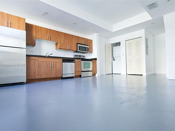 2nd image of 111 E Flagler St APT 510