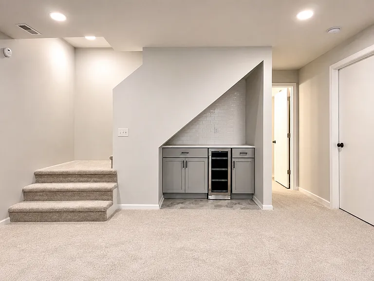 2327 Vavrina Ln — Photo 32
