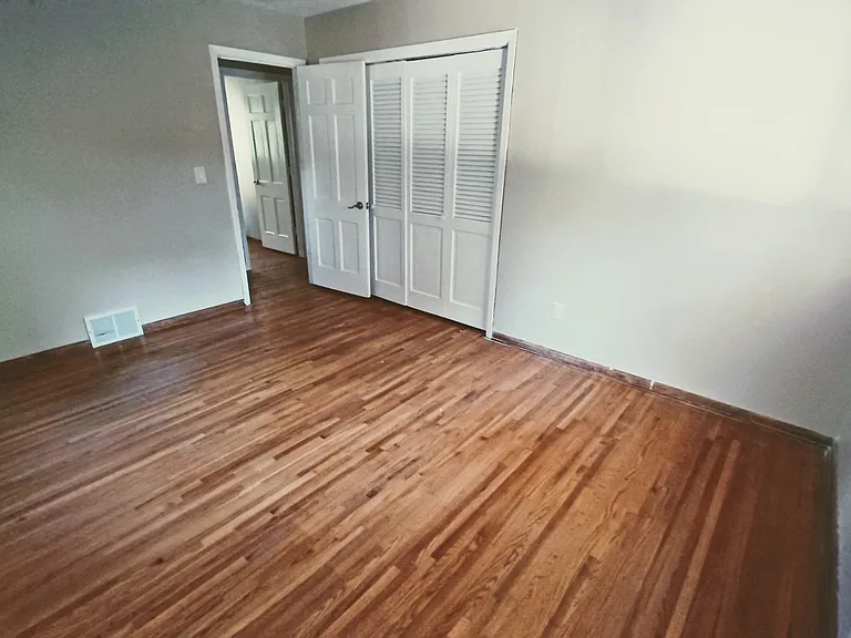 907 County Road B W — Photo 14