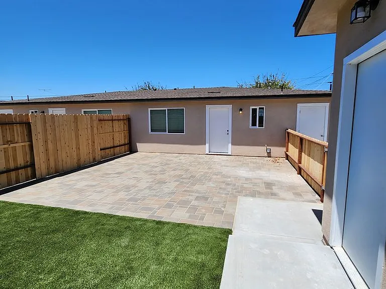 1531 Burton Street — Photo 15