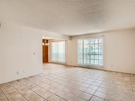 2nd image of 3125 Pinehurst Dr APT B