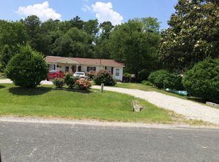 5211 Cris Ln, Grimesland, NC 27837