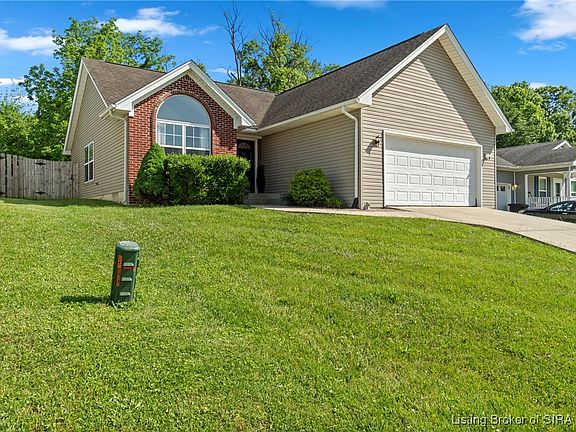 2nd image of 820 Twin Oaks Drive