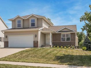 1498 Velvet Ln, North Liberty, IA 52317