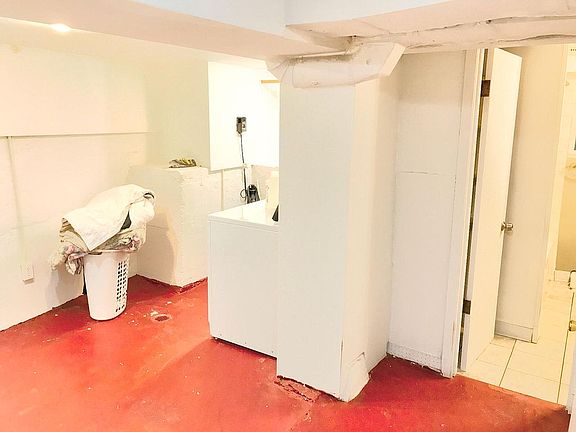 Lower laundry