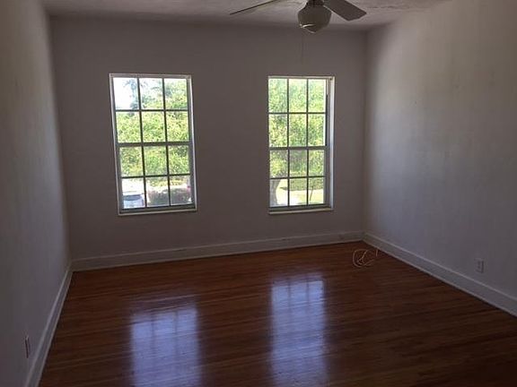 4th image of 700 W 51st St