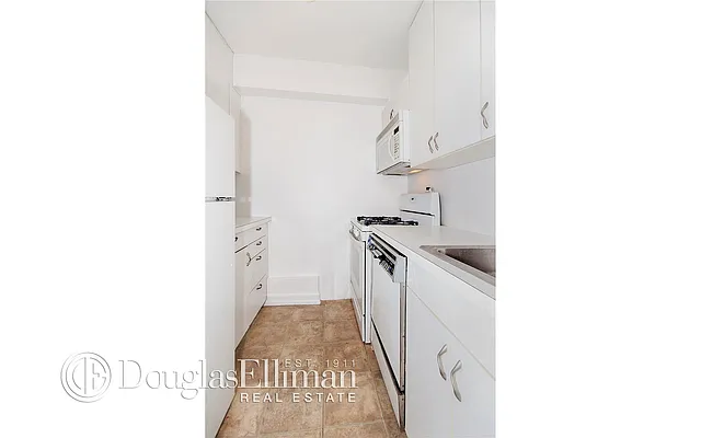 Sold by Douglas Elliman | media 4