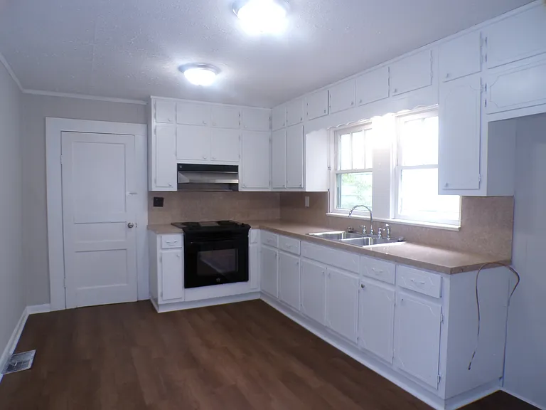 116 Avalon Ave — Photo 2