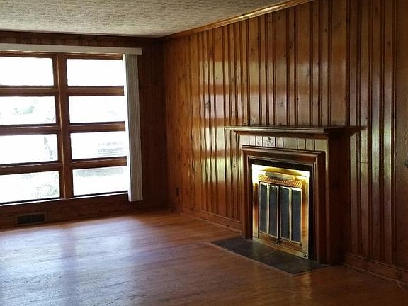4th image of 1008 Oakmont Cir