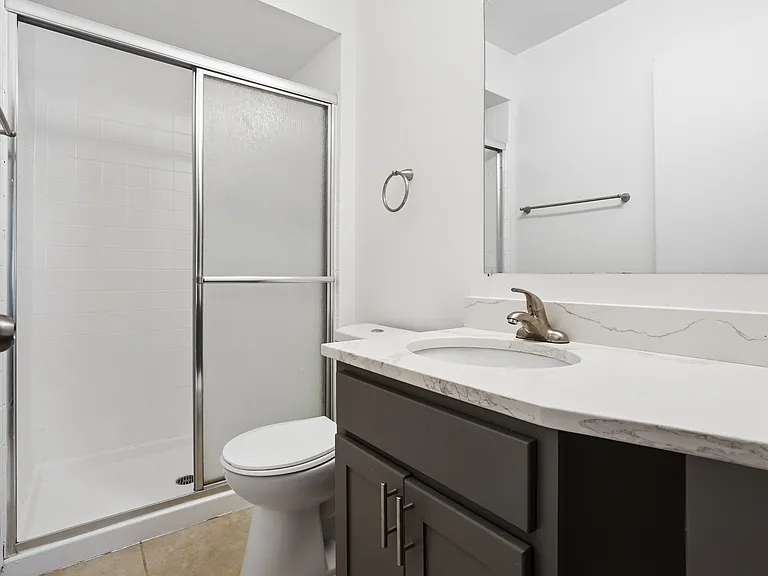 The Clarendon Apartment Homes — Photo 11