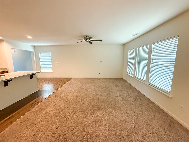 944 Avondale Dr — Photo 13