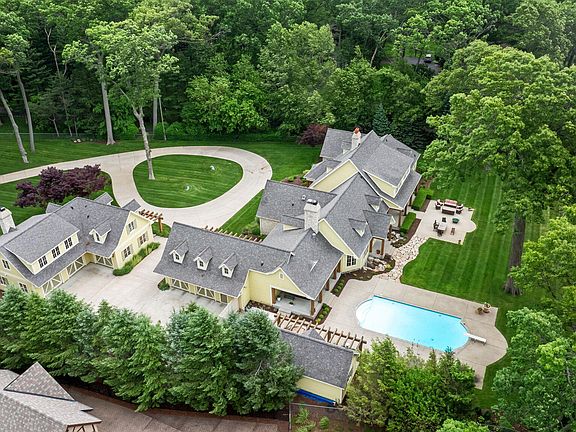 5th image of 329 W Circle Dr