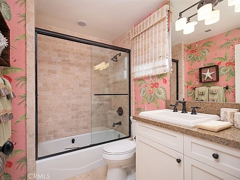 208 E Balboa Blvd — Photo 30