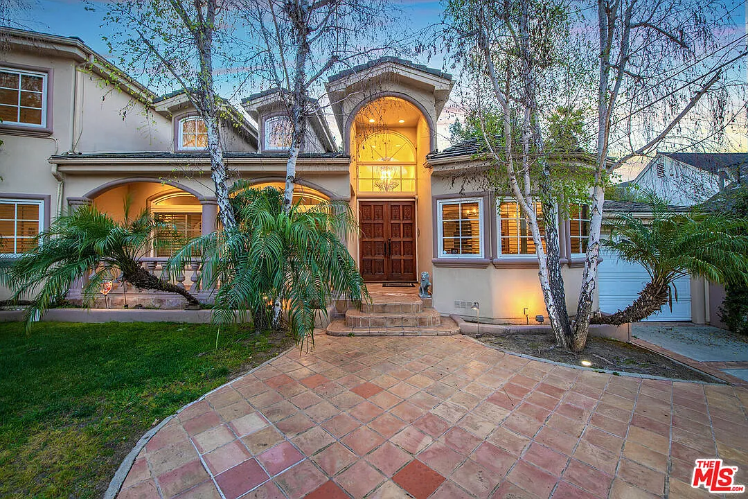 4 bed, 4.5 bath, 3687 sqft, $13,500 — Photo 3